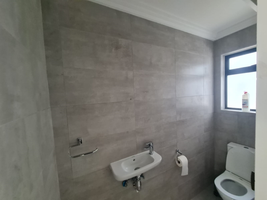 4 Bedroom Property for Sale in Kidds Beach Eastern Cape